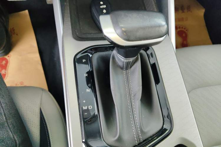 Used Geely Auto Emgrand 2022 4th Generation 1.5L CVT Flagship Model Gear Lever