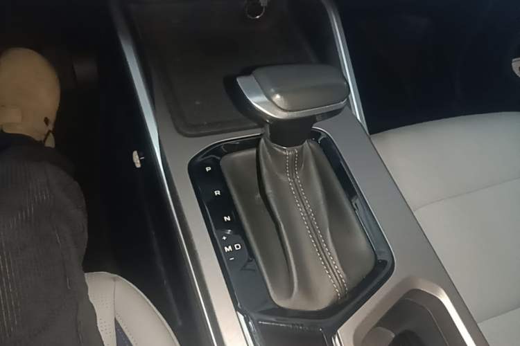 Used Geely Auto Emgrand 2022 4th Generation 1.5L CVT Flagship Model Gear Lever