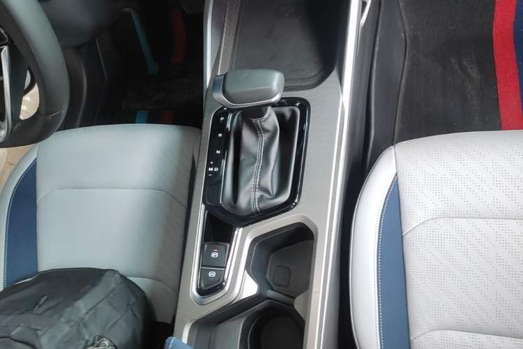 Used Geely Auto Emgrand 2022 4th Generation 1.5L CVT Flagship Model Gear Lever
