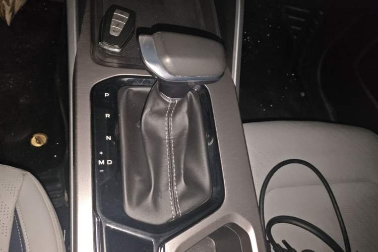 Used Geely Auto Emgrand 2022 4th Generation 1.5L CVT Flagship Model Gear Lever
