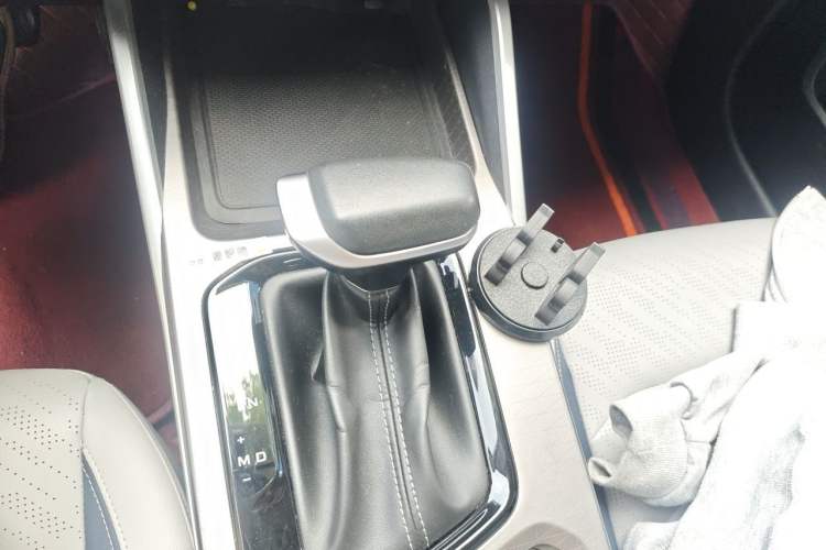Used Geely Auto Emgrand 2022 4th Generation 1.5L CVT Flagship Model Gear Lever