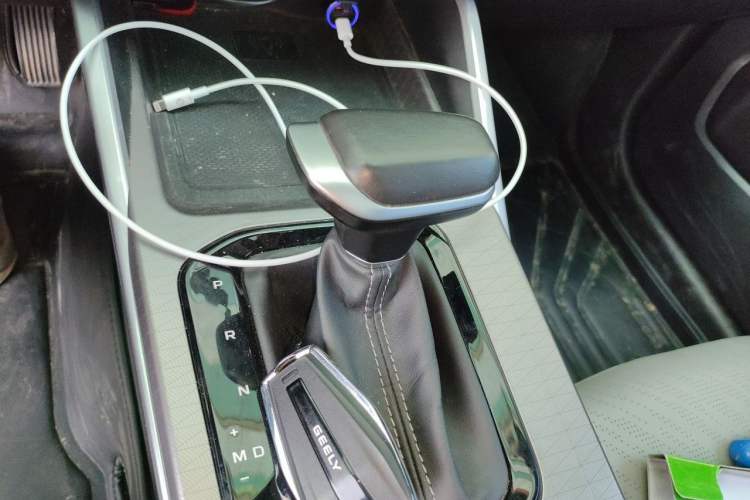 Used Geely Auto Emgrand 2022 4th Generation 1.5L CVT Flagship Model Gear Lever
