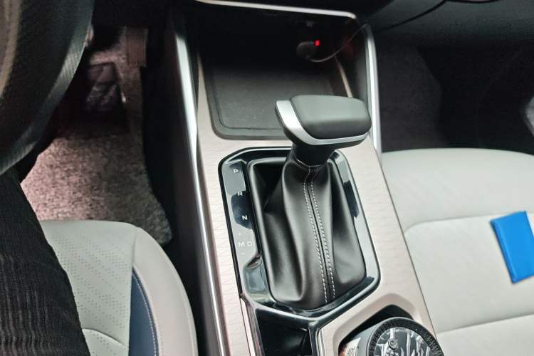 Used Geely Auto Emgrand 2022 4th Generation 1.5L CVT Flagship Model Gear Lever