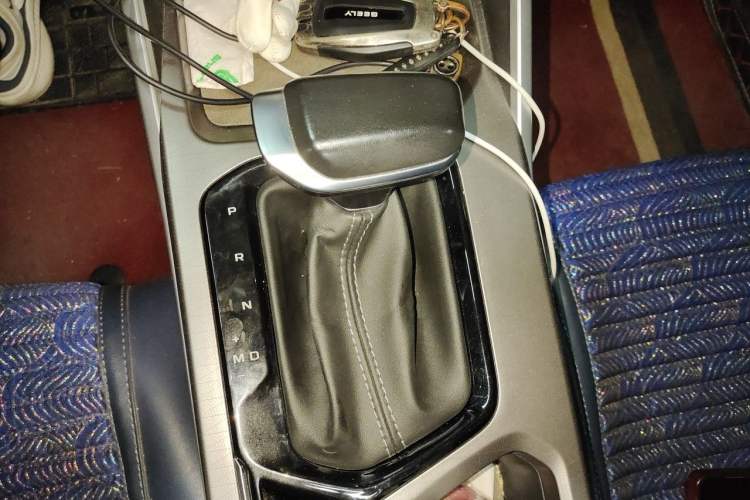 Used Geely Auto Emgrand 2022 4th Generation 1.5L CVT Flagship Model Gear Lever