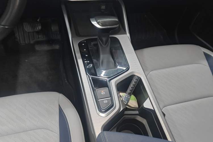 Used Geely Auto Emgrand 2022 4th Generation 1.5L CVT Flagship Model Gear Lever