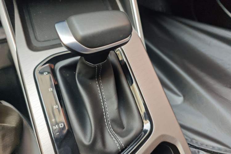 Used Geely Auto Emgrand 2022 4th Generation 1.5L CVT Flagship Model Gear Lever