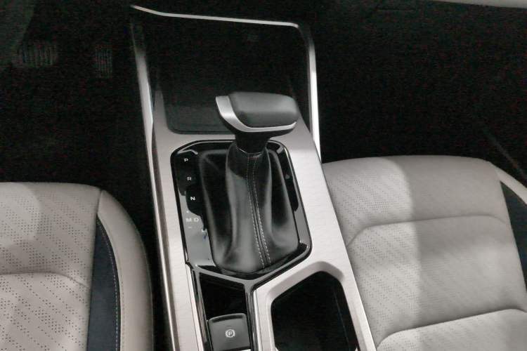 Used Geely Auto Emgrand 2022 4th Generation 1.5L CVT Flagship Model Gear Lever