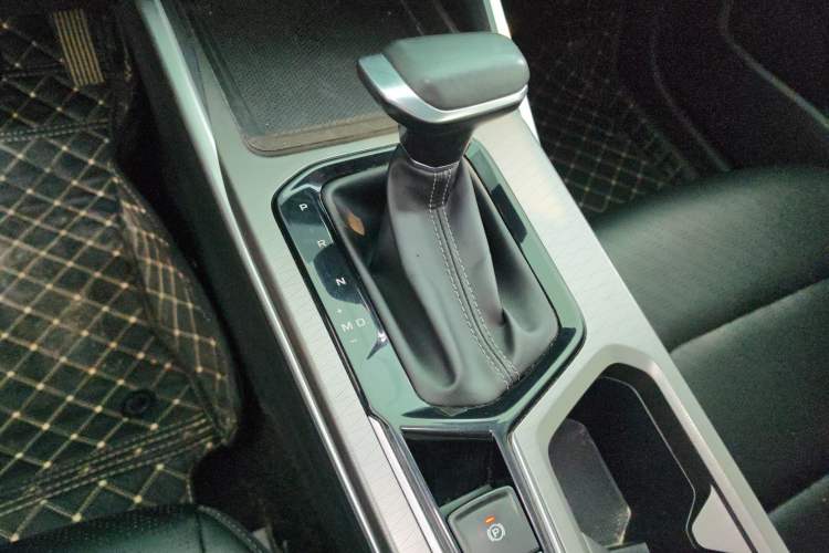 Used Geely Auto Emgrand 2022 4th Generation 1.5L CVT Asian Games Edition Gear Lever
