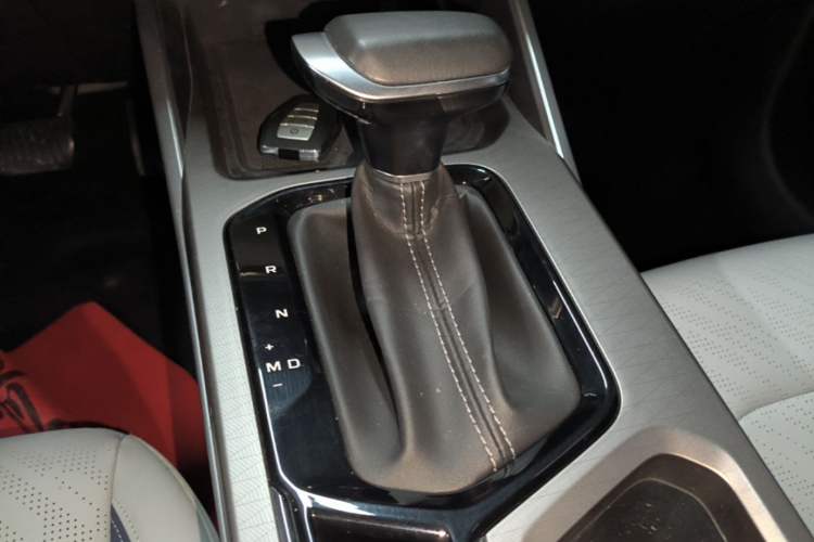Used Geely Auto Emgrand 2022 4th Generation 1.5L CVT Flagship Model Gear Lever