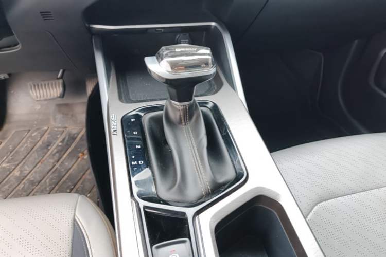 Used Geely Auto Emgrand 2022 4th Generation 1.5L CVT Flagship Model Gear Lever