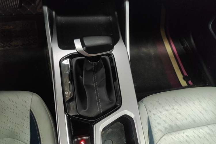 Used Geely Auto Emgrand 2022 4th Generation 1.5L CVT Flagship Model Gear Lever