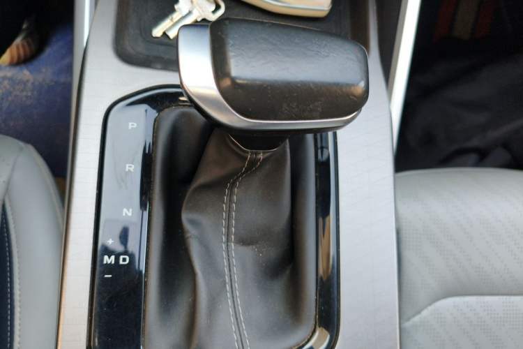 Used Geely Auto Emgrand 2022 4th Generation 1.5L CVT Flagship Model Gear Lever