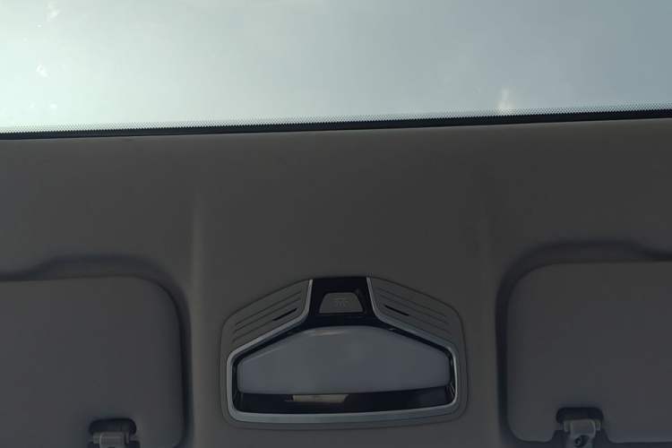 Used Geely Auto Emgrand 2022 4th Generation 1.5L CVT Flagship Model Headliner