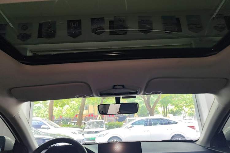 Used Geely Auto Emgrand 2022 4th Generation 1.5L CVT Flagship Model Headliner