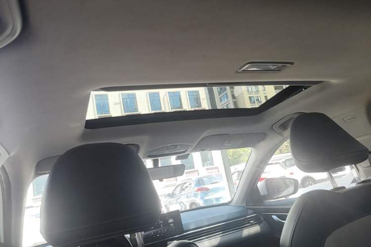 Used Geely Auto Emgrand 2022 4th Generation 1.5L CVT Flagship Model Headliner