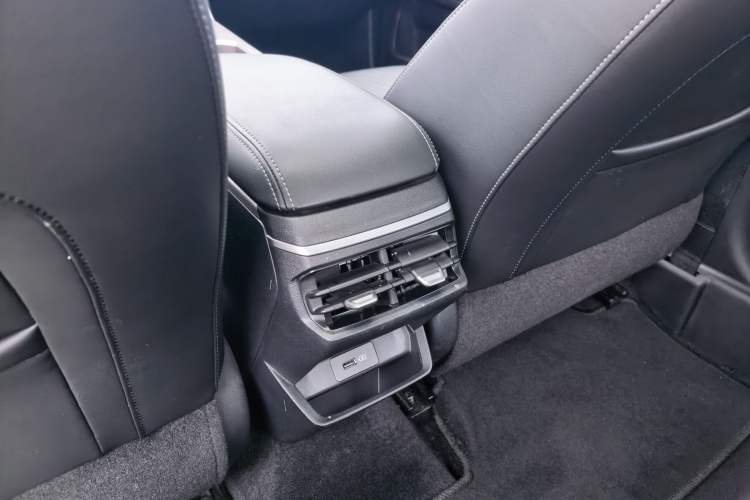 Used Geely Auto Emgrand 2022 4th Generation 1.5L CVT Luxury Model Interior 1