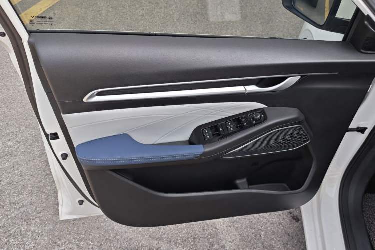 Used Geely Auto Emgrand 2022 4th Generation 1.5L CVT Flagship Model Interior 10