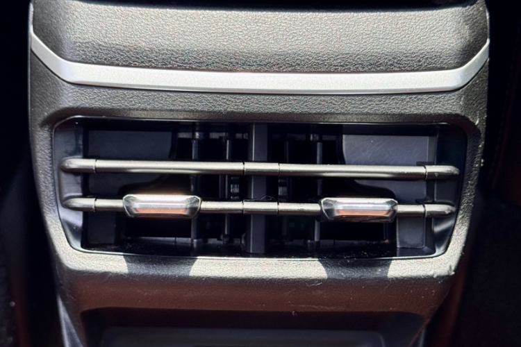 Used Geely Auto Emgrand 2022 4th Generation 1.5L CVT Luxury Model Interior 15