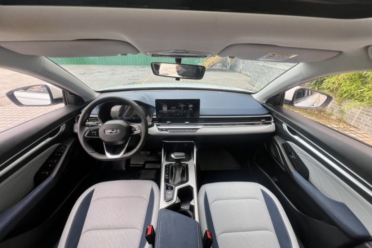 Used Geely Auto Emgrand 2022 4th Generation 1.5L CVT Flagship Model Interior 2