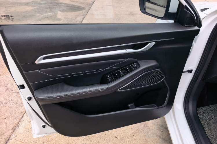 Used Geely Auto Emgrand 2022 4th Generation 1.5L CVT Luxury Model Interior 2