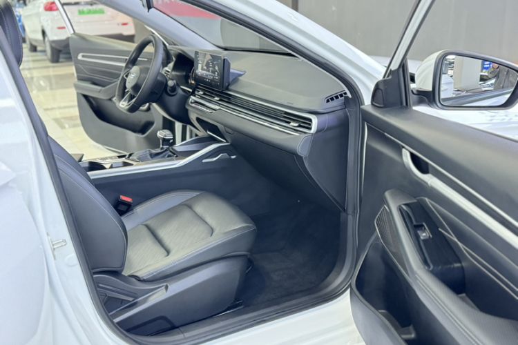 Used Geely Auto Emgrand 2022 4th Generation 1.5L CVT Elite Model Interior 2
