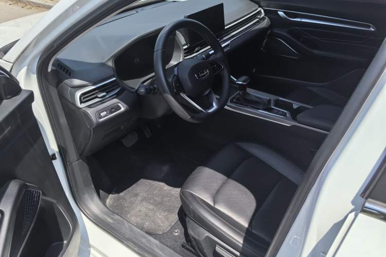 Used Geely Auto Emgrand 2022 4th Generation 1.5L CVT Luxury Model Interior 2