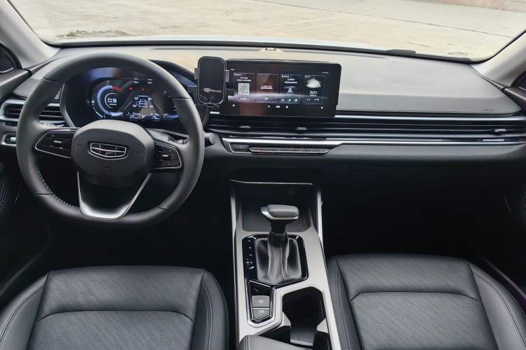 Used Geely Auto Emgrand 2022 4th Generation 1.5L CVT Luxury Model Interior 2