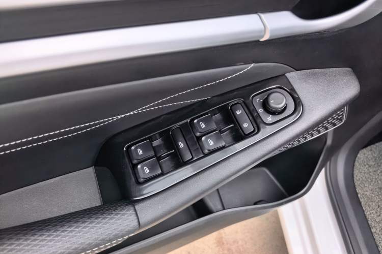 Used Geely Auto Emgrand 2022 4th Generation 1.5L CVT Luxury Model Interior 3