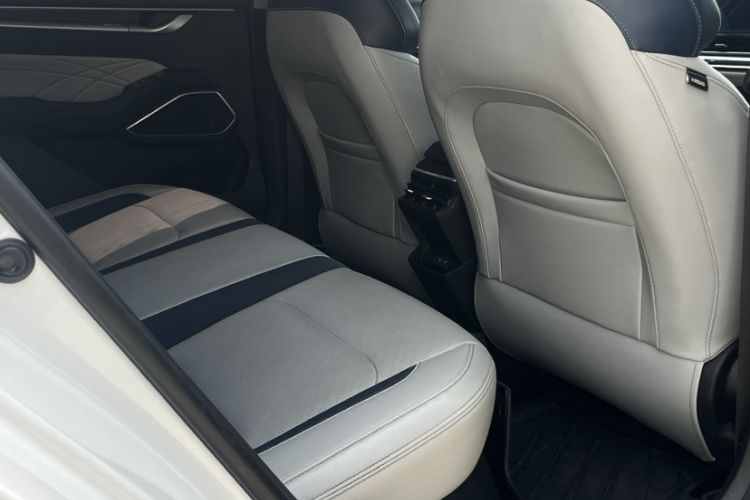 Used Geely Auto Emgrand 2022 4th Generation 1.5L CVT Flagship Model Interior 3