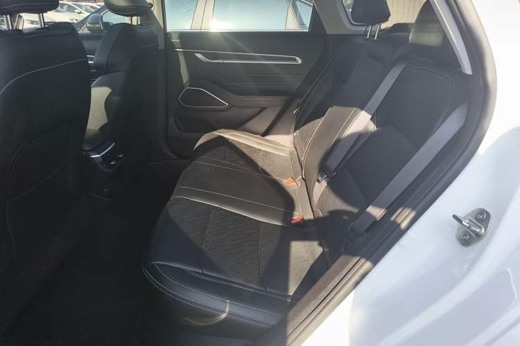 Used Geely Auto Emgrand 2022 4th Generation 1.5L CVT Luxury Model Interior 4