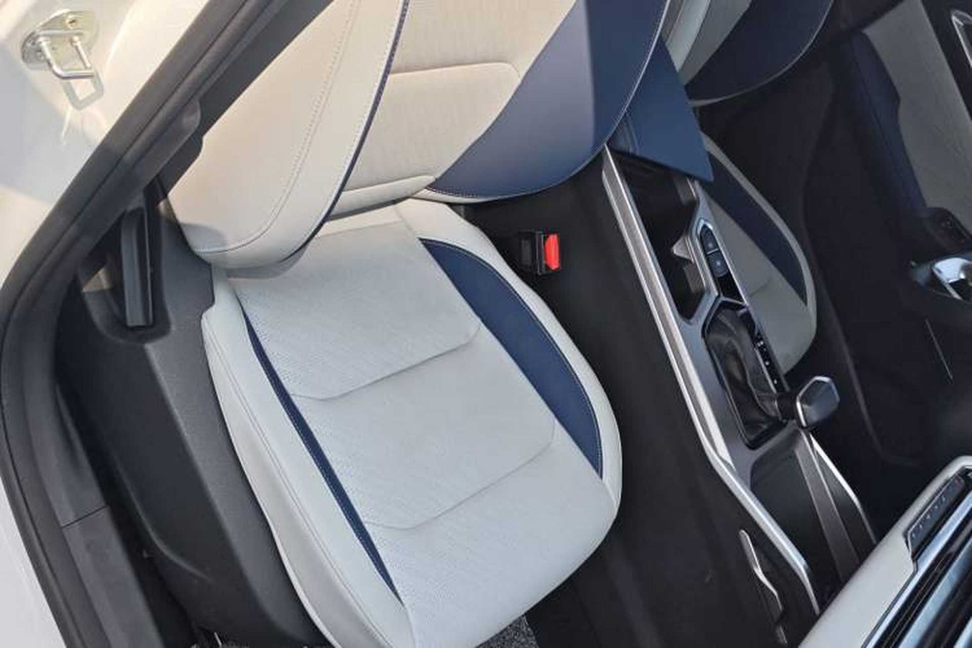 Used Geely Auto Emgrand 2022 4th Generation 1.5L CVT Flagship Model Interior 4
