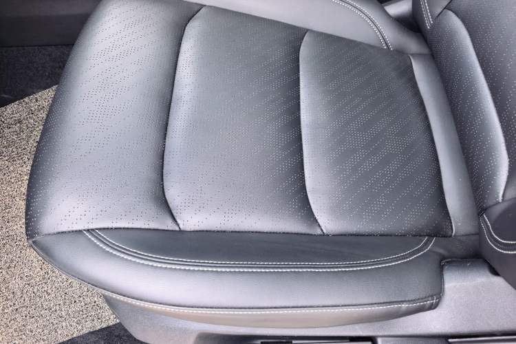 Used Geely Auto Emgrand 2022 4th Generation 1.5L CVT Luxury Model Interior 4
