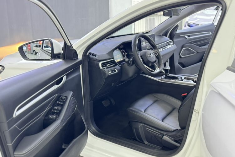 Used Geely Auto Emgrand 2022 4th Generation 1.5L CVT Elite Model Interior 4