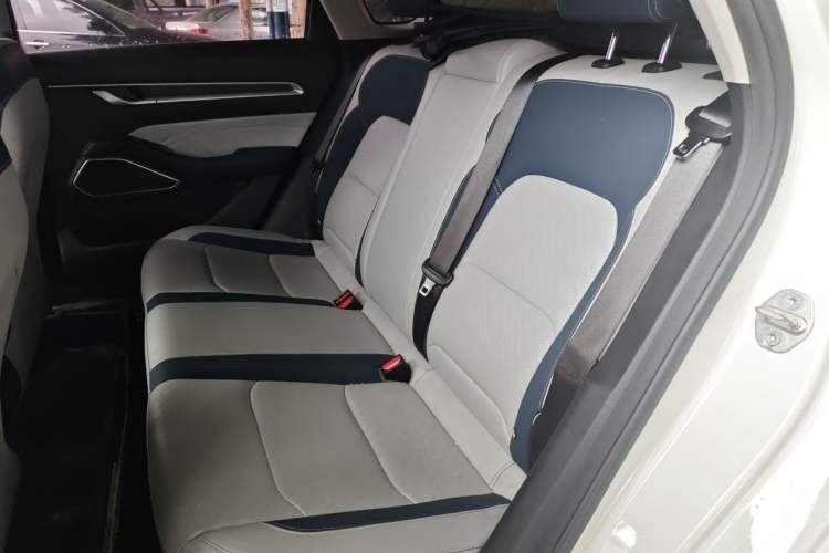 Used Geely Auto Emgrand 2022 4th Generation 1.5L CVT Flagship Model Interior 4