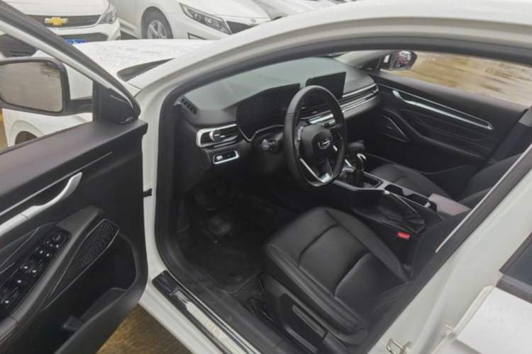 Used Geely Auto Emgrand 2022 4th Generation 1.5L Manual Luxury Model Interior 5