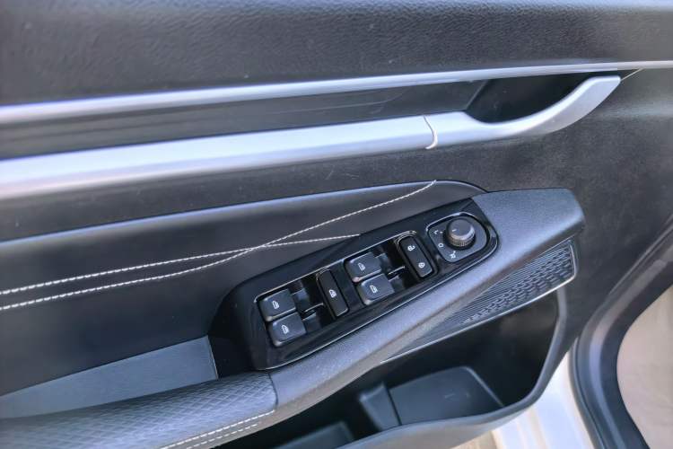 Used Geely Auto Emgrand 2022 4th Generation 1.5L Manual Elite Model Interior 5