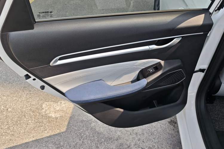 Used Geely Auto Emgrand 2022 4th Generation 1.5L CVT Flagship Model Interior 7