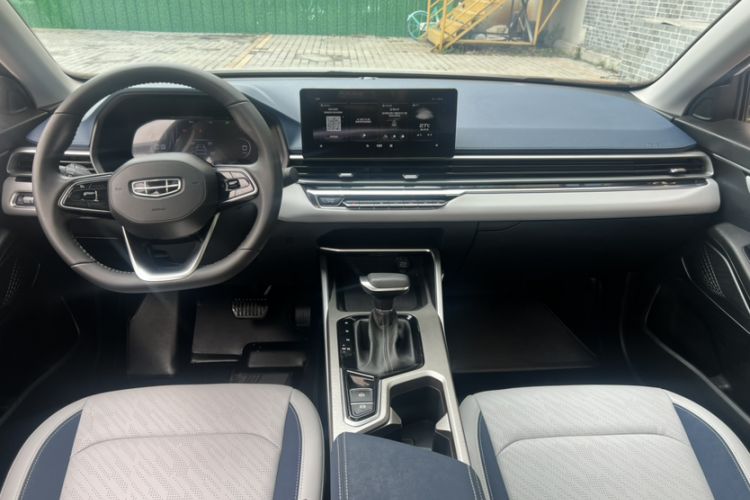 Used Geely Auto Emgrand 2022 4th Generation 1.5L CVT Flagship Model Interior 8