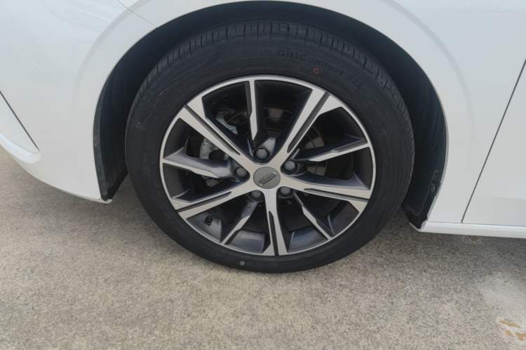 Used Geely Auto Emgrand 2022 4th Generation 1.5L CVT Flagship Model Left Front Wheel Hub