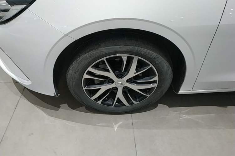 Used Geely Auto Emgrand 2022 4th Generation 1.5L CVT Elite Model Left Front Wheel Hub