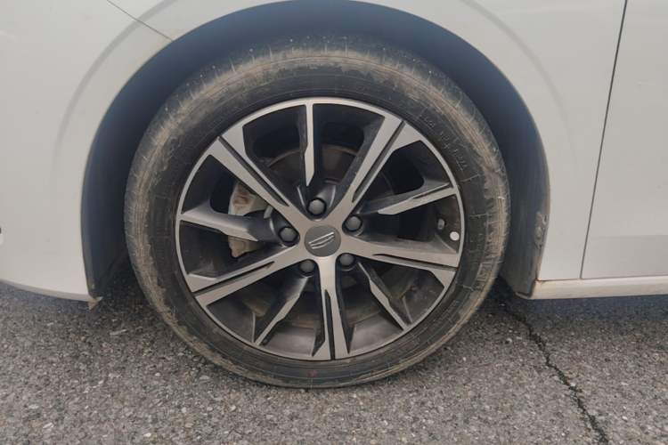 Used Geely Auto Emgrand 2022 4th Generation 1.5L CVT Flagship Model Left Front Wheel Hub