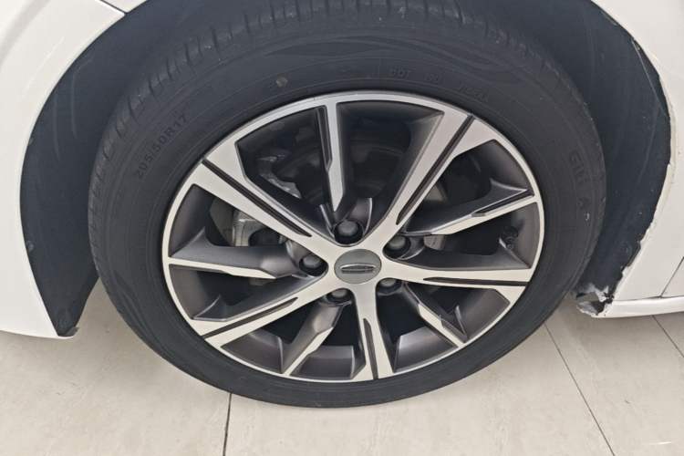 Used Geely Auto Emgrand 2022 4th Generation 1.5L CVT Flagship Model Left Front Wheel Hub