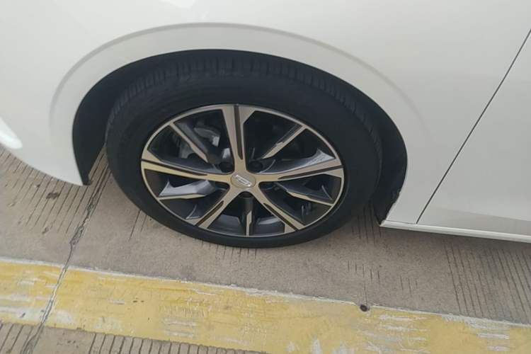 Used Geely Auto Emgrand 2022 4th Generation 1.5L CVT Luxury Model Left Front Wheel Hub