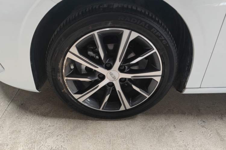 Used Geely Auto Emgrand 2022 4th Generation 1.5L CVT Luxury Model Left Front Wheel Hub