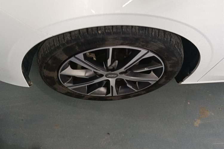 Used Geely Auto Emgrand 2022 4th Generation 1.5L CVT Flagship Model Left Front Wheel Hub