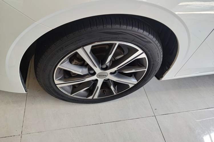 Used Geely Auto Emgrand 2022 4th Generation 1.5L CVT Luxury Model Left Front Wheel Hub