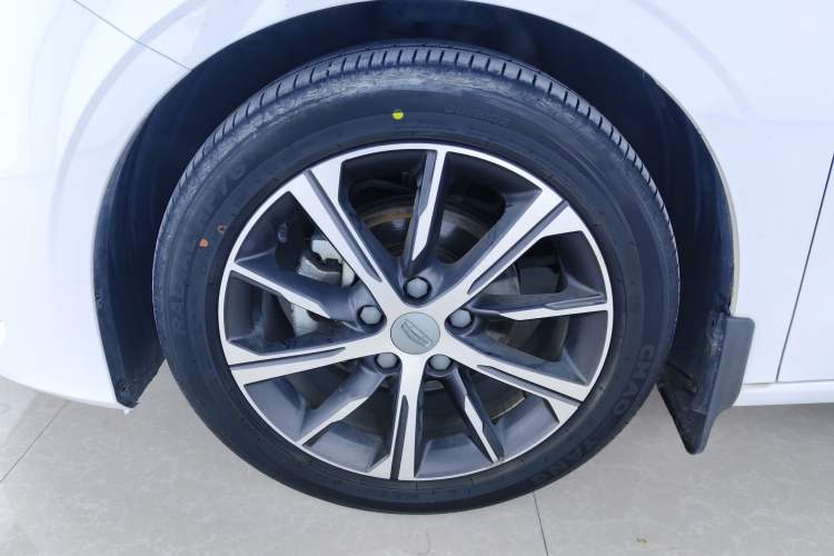 Used Geely Auto Emgrand 2022 4th Generation 1.5L CVT Flagship Model Left Front Wheel Hub