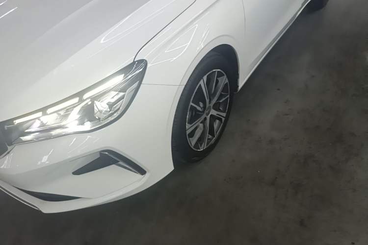 Used Geely Auto Emgrand 2022 4th Generation 1.5L CVT Flagship Model Left Front Wheel Hub