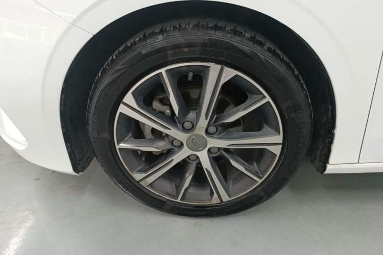 Used Geely Auto Emgrand 2022 4th Generation 1.5L CVT Luxury Model Left Front Wheel Hub