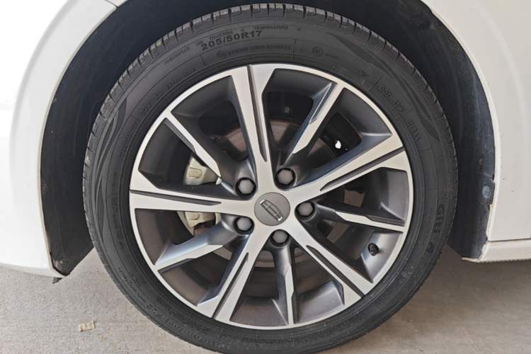 Used Geely Auto Emgrand 2022 4th Generation 1.5L CVT Luxury Model Left Front Wheel Hub